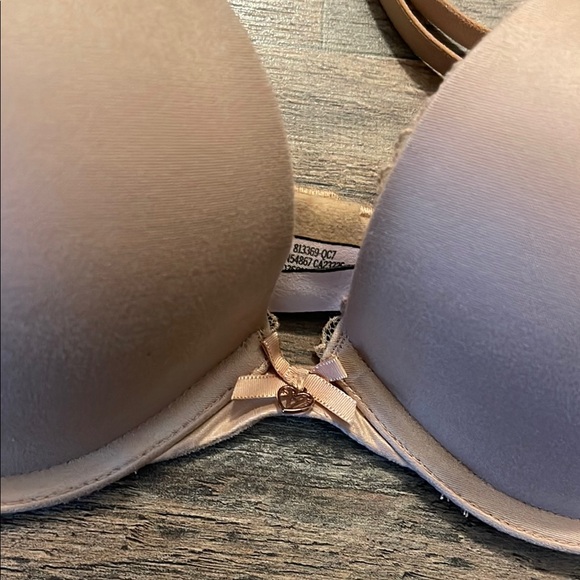 Victoria’s Secret Body by Victoria Push Up Bra size 34C Color Marzipan - Picture 2 of 6